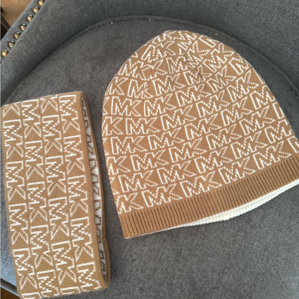 Michael Kors Tan and White Knit Hat and Scarf Set